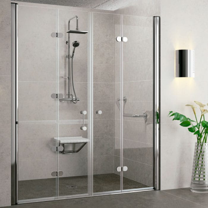 Accessoires pour cabine de douche coulissante en acier et plexiglas.
